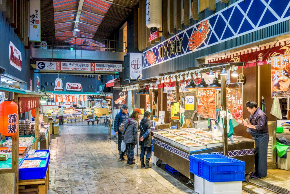 This experience offers fresh oceanic flavors, authentic local market atmosphere, and maritime culinary culture discovery